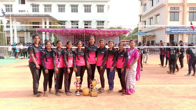 IV place-Girls' Throwball